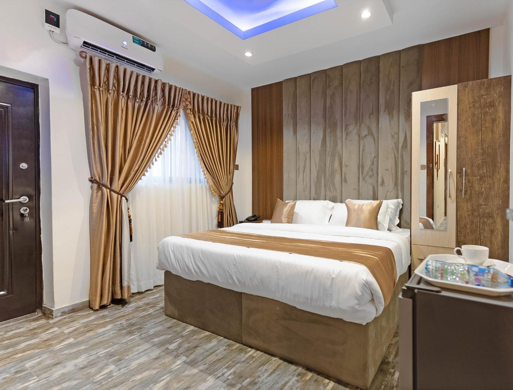 God'S Touch Apartments Remi Fani Kayode Gra. Ikeja Exterior foto